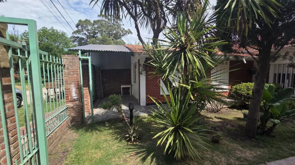 Venta | Casa | Barrio El Jardín | con parque, parrilla y potencial de ampliacion 4