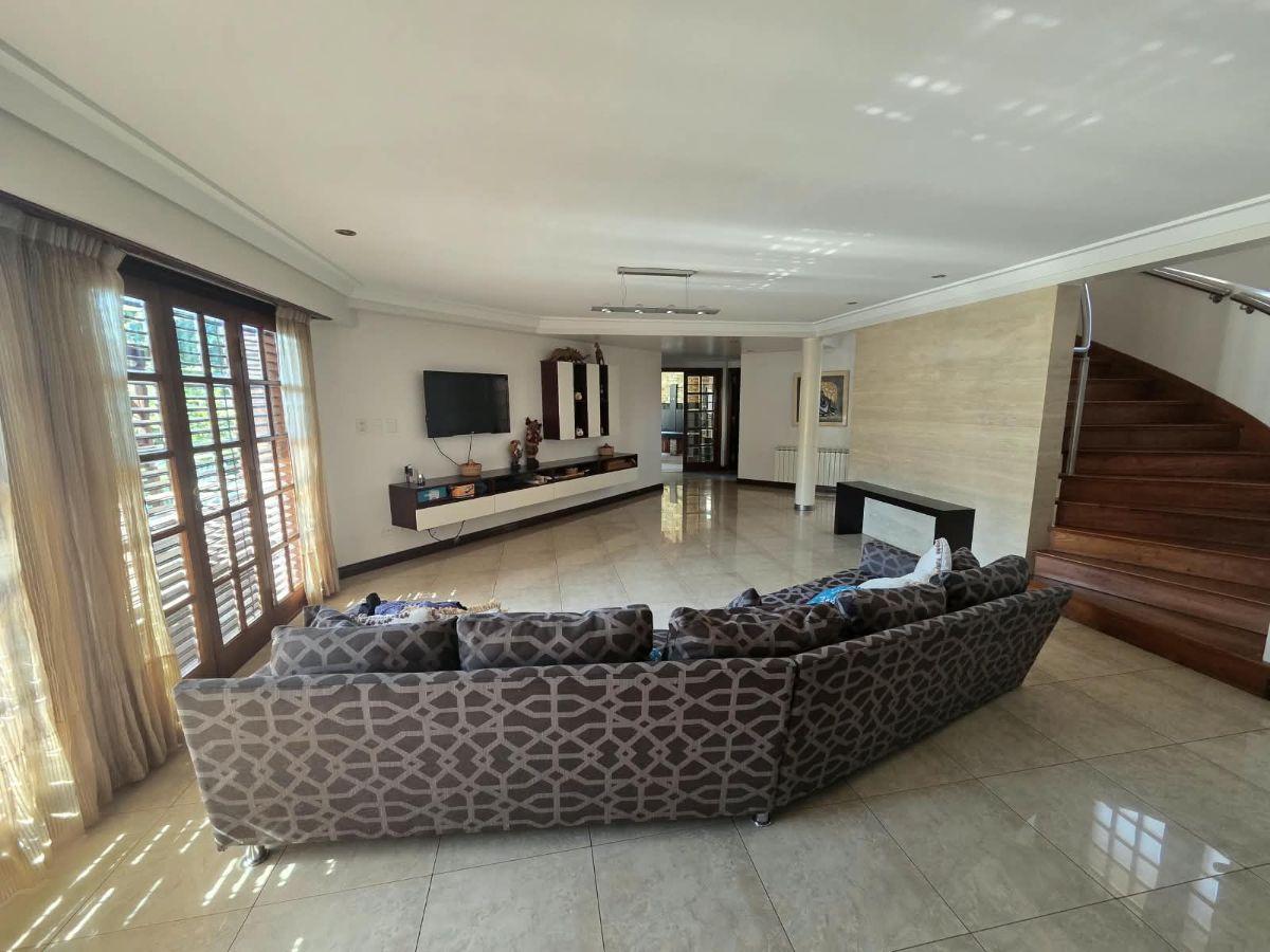 Foto de Venta Chalet 6 ambientes Los Troncos piscina climatizada, imagen 1