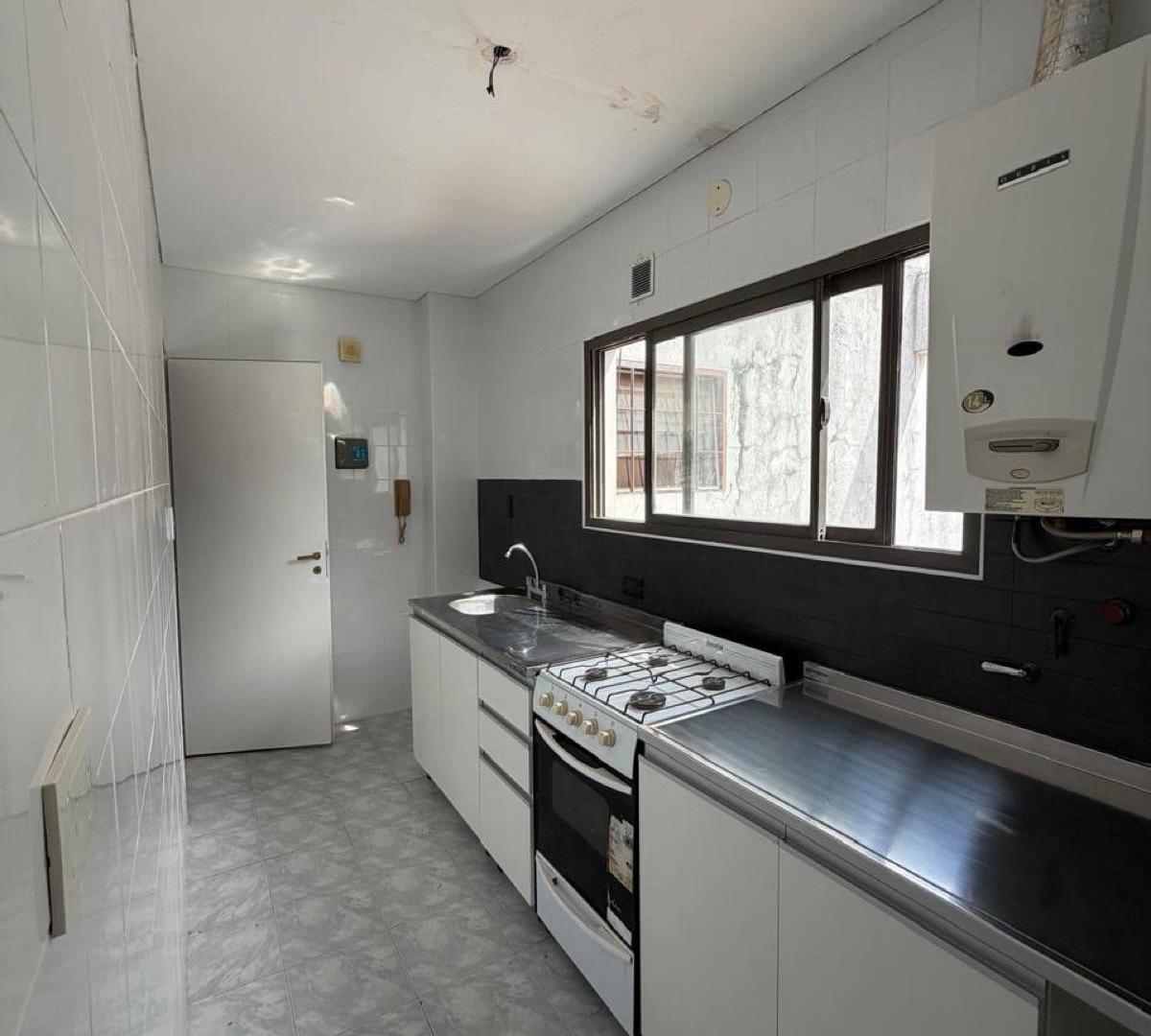 Foto de Venta Semi piso-Monte castro- 2 piso escalera., imagen 4
