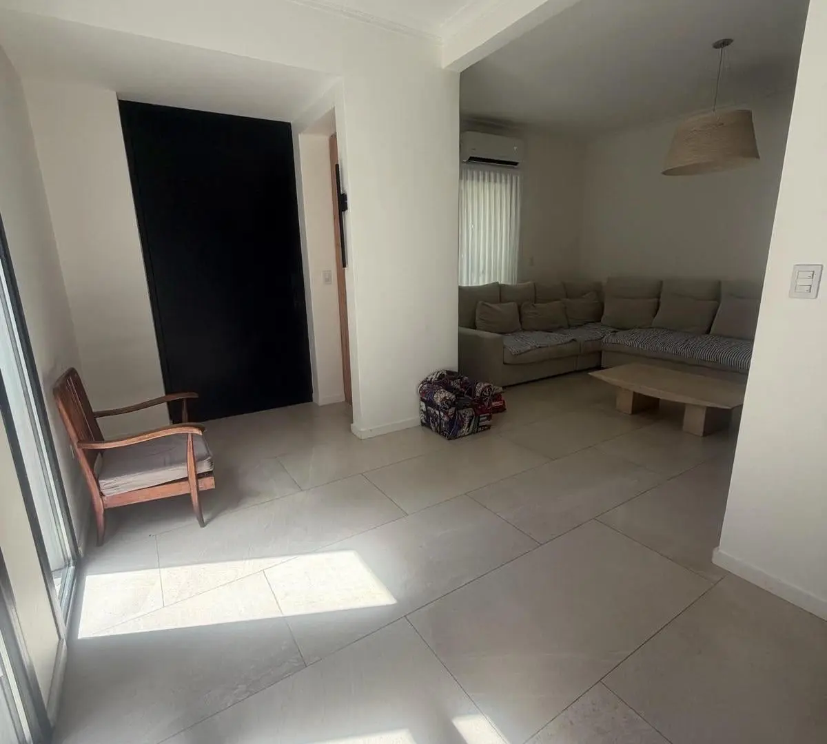 Venta Excelente casa de categoría 2 cocheras, Jardín , pileta climatizada, parrilla 3