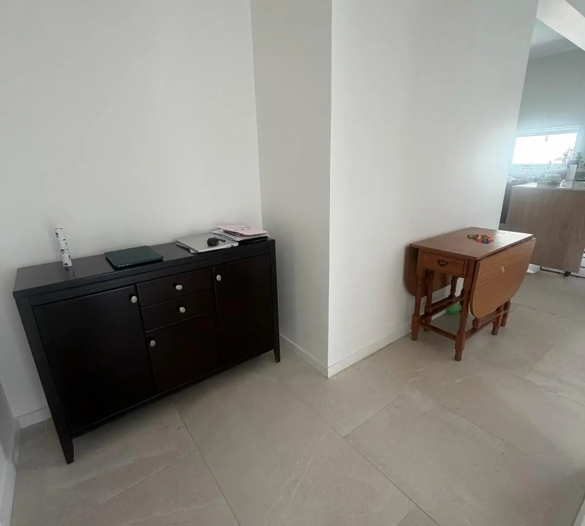 Venta Excelente casa de categoría 2 cocheras, Jardín , pileta climatizada, parrilla 8
