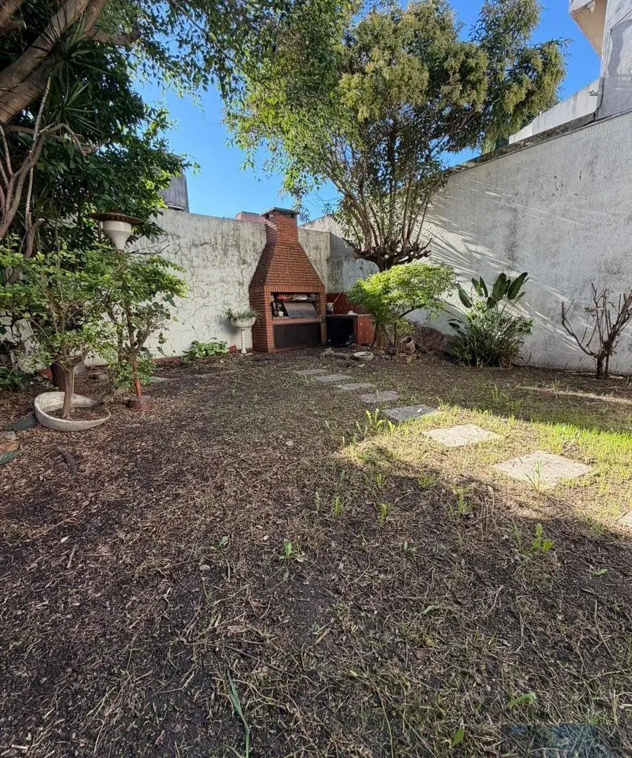 Casa en Villa Devoto lote propio, 3 dormitorios mas dependencia. A actualizar. 5