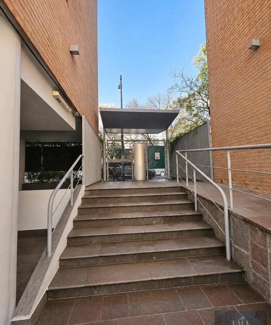 Venta  impecable departamento3 amb con cochera . 2