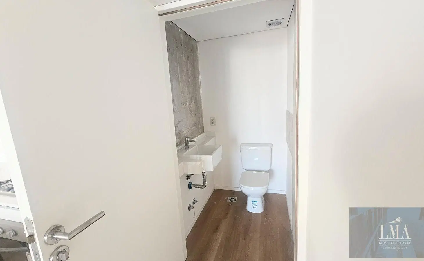 Venta Departamento 4 ambientes con balcon Aterrazado/parrilla/cochera. 8