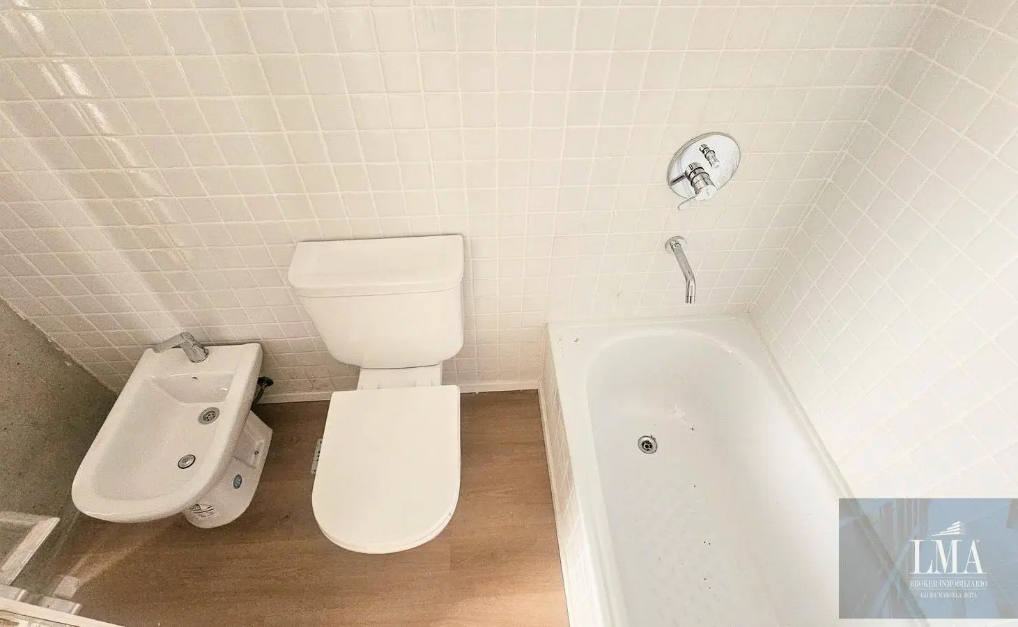 Venta Departamento 4 ambientes con balcon Aterrazado/parrilla/cochera. 5