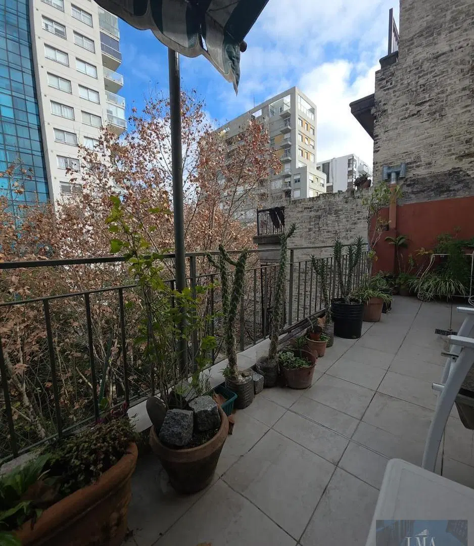 Venta Departamento 3 ambientes Excelente zona Belgrano con balcón Terraza 2
