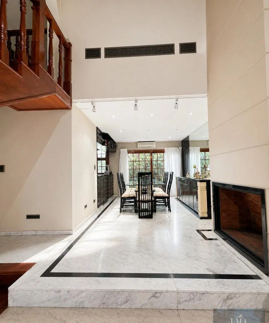 Venta casa de Categoría en Villa Devoto, 5 Ambientes, Playroom, Jardín, Garaje para 2 Autos. 1