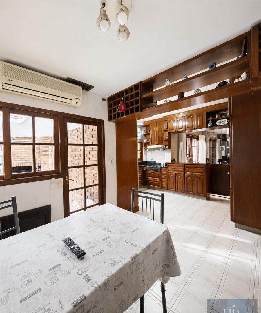Foto de Venta casa de Categoría en Villa Devoto, 5 Ambientes, Playroom, Jardín, Garaje para 2 Autos., imagen 2