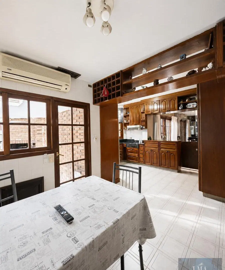 Venta casa de Categoría en Villa Devoto, 5 Ambientes, Playroom, Jardín, Garaje para 2 Autos. 2