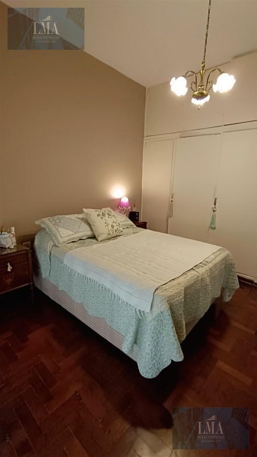 Foto de Venta casa 4 ambientes, patio terraza y cochera en Villa Del Parque., imagen 1