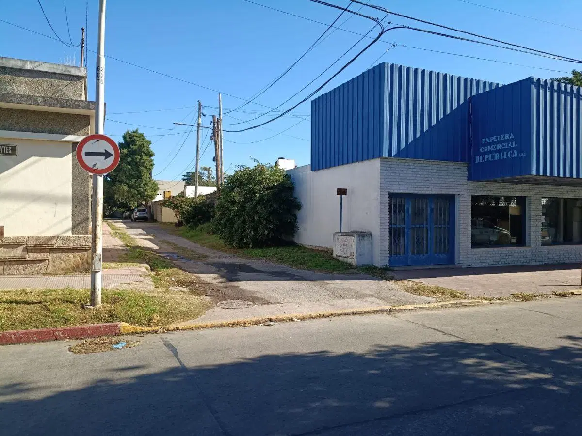 UNICO EN ZONA ALTO ALBERDI - IMPORTANTE LOCAL - C/OFICINAS - DEPOSITOS - OPORTUNIDAD - PROY FUTURO 2