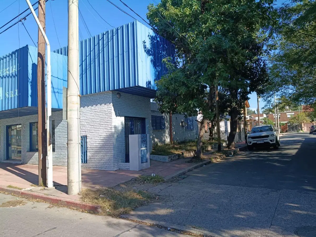 UNICO EN ZONA ALTO ALBERDI - IMPORTANTE LOCAL - C/OFICINAS - DEPOSITOS - OPORTUNIDAD - PROY FUTURO 4