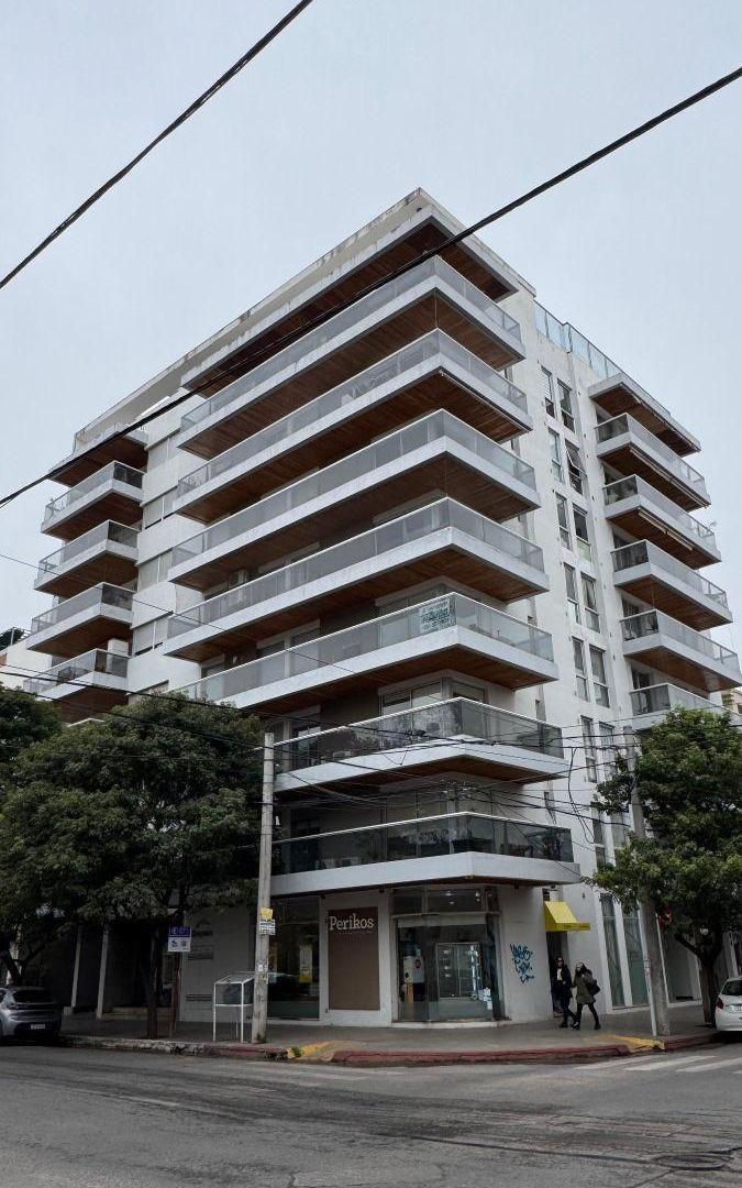 Foto de DEPARTAMENTO EN ALQUILER - B° GENERAL PAZ - 3 DORMITORIOS - COCHERA, imagen 1