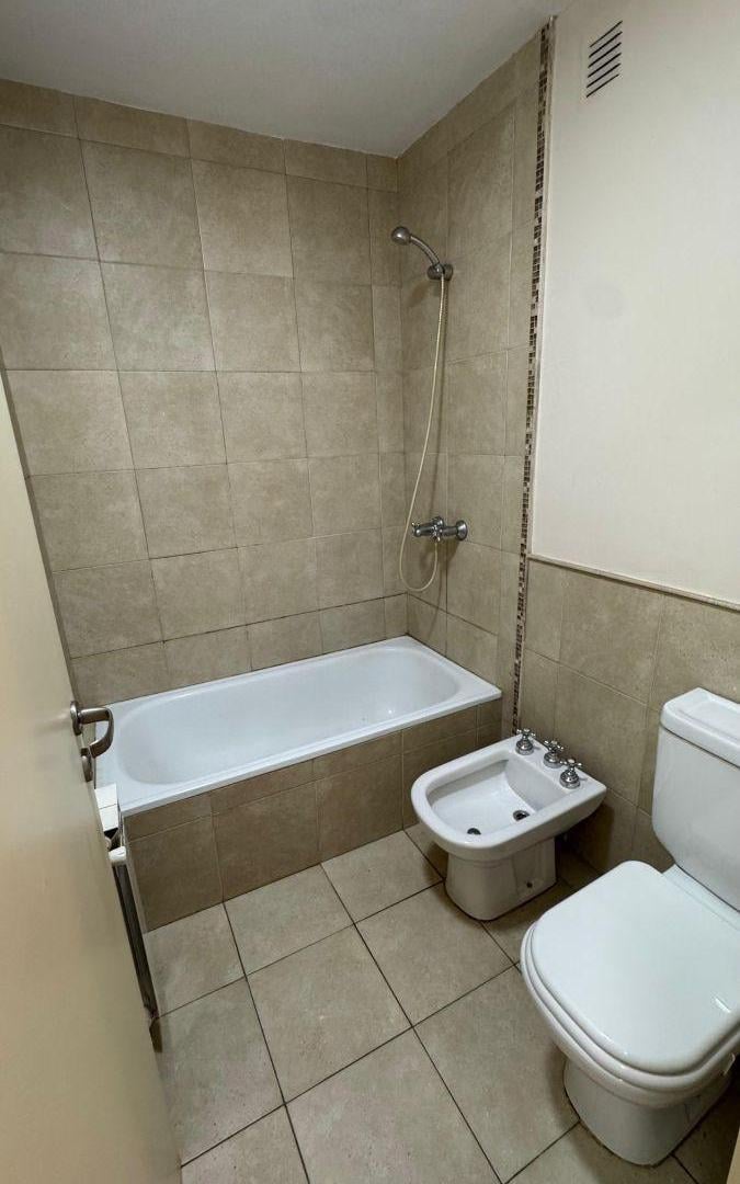 Foto de DEPARTAMENTO EN ALQUILER - B° GENERAL PAZ - 3 DORMITORIOS - COCHERA, imagen 5