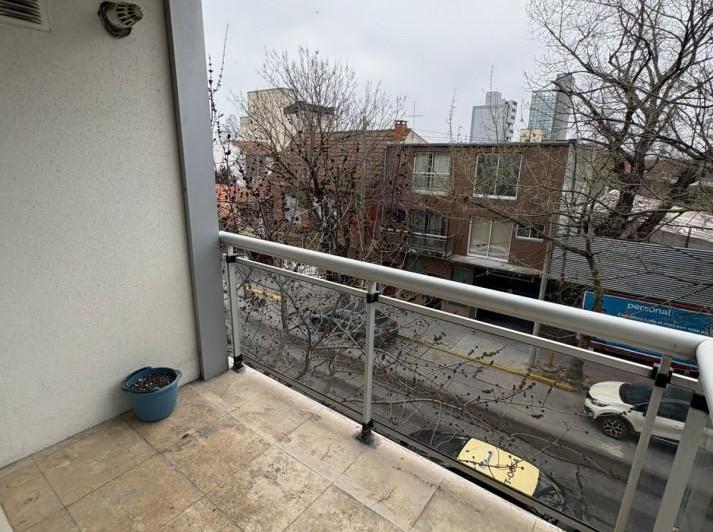 Alquiler 24 meses- Departamento dos ambientes con balcon a la calle. 2