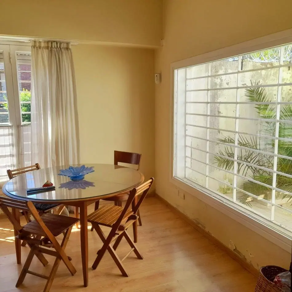 VENTA - Casa de 5 ambientes en Los Troncos. 1