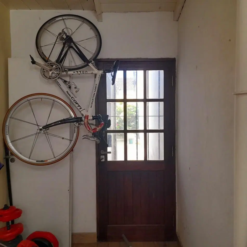 VENTA - Casa de 5 ambientes en Los Troncos. 5