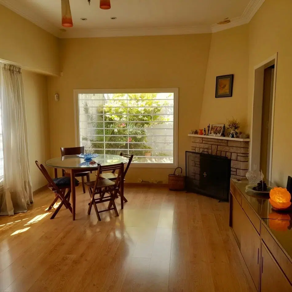 VENTA - Casa de 5 ambientes en Los Troncos. 2
