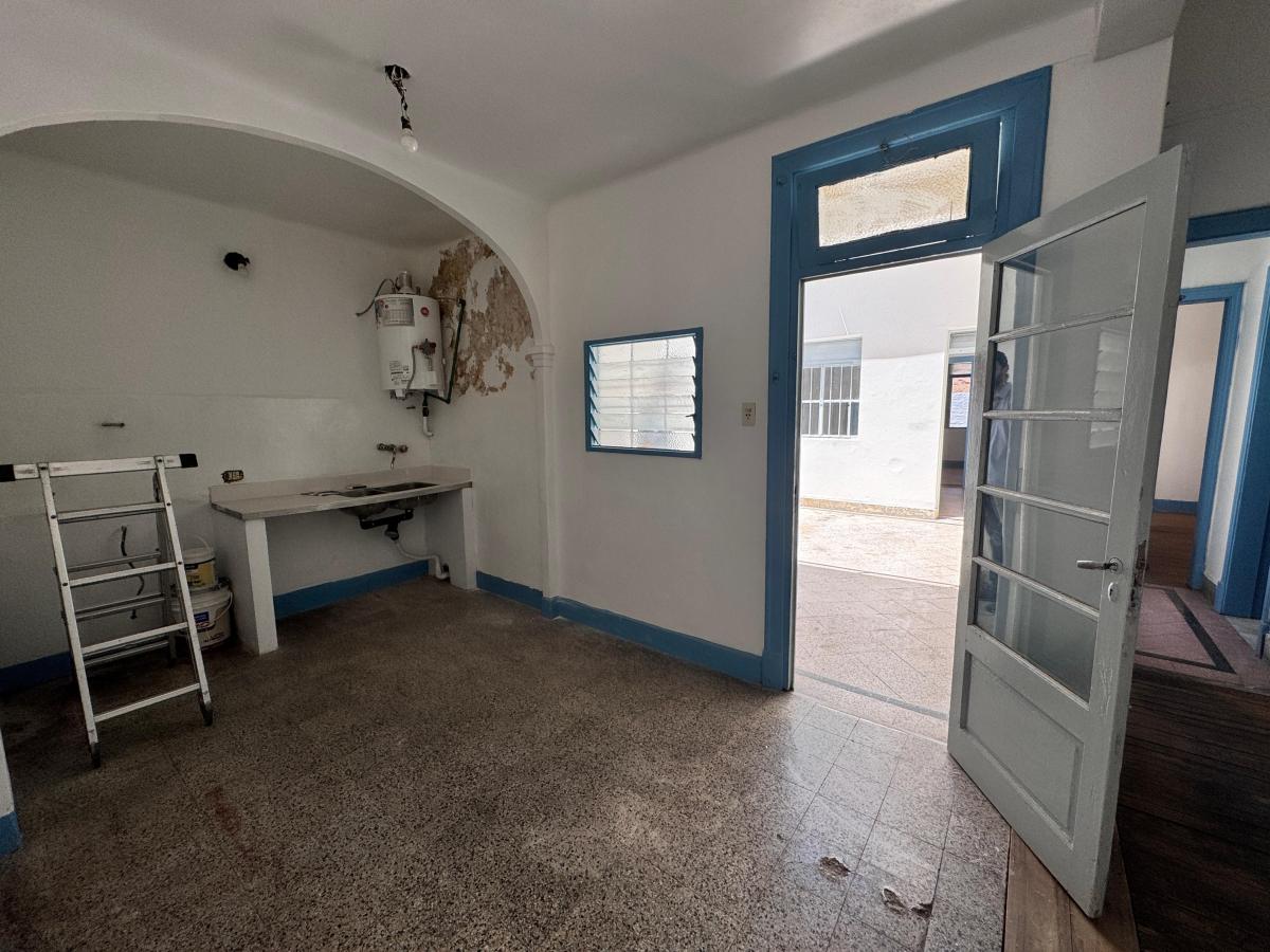 Casa Tipo PH 5 Ambientes con Patio y Amplia Terraza en Venta 4