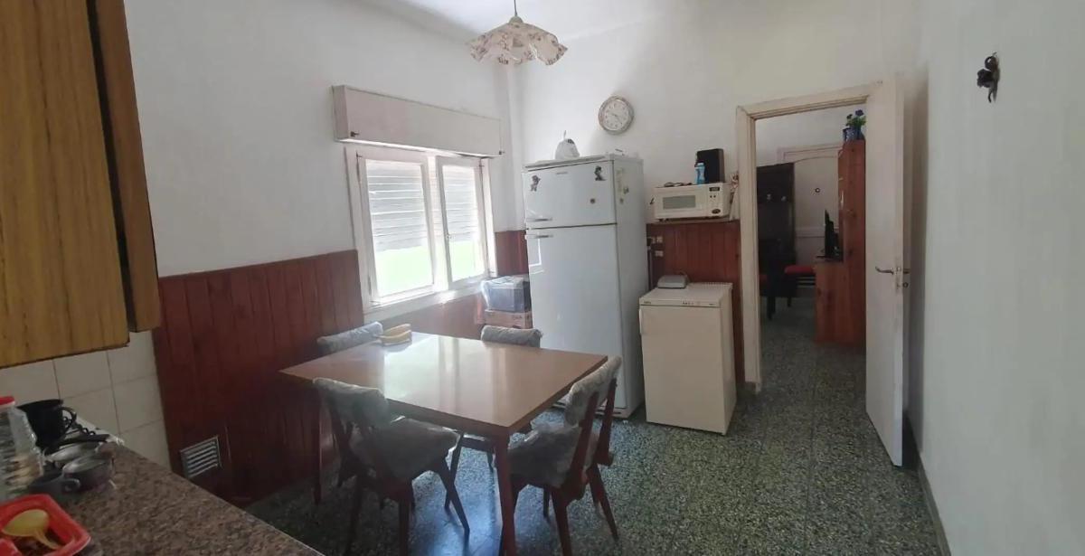Casa 3 Ambientes con Cochera y Amplio Jardin en Venta 5