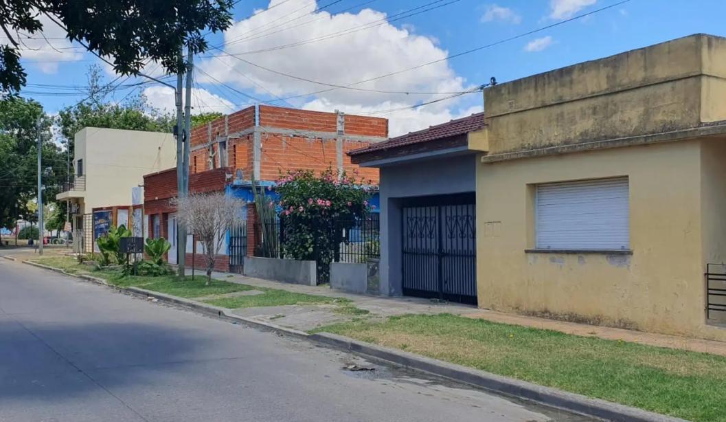 Casa 3 Ambientes con Cochera y Amplio Jardin en Venta 3