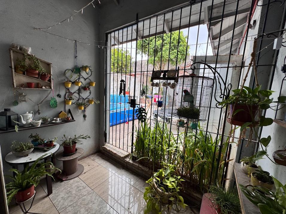 Casa 4 Ambientes con Patio, Cochera y Jardin en Venta 4