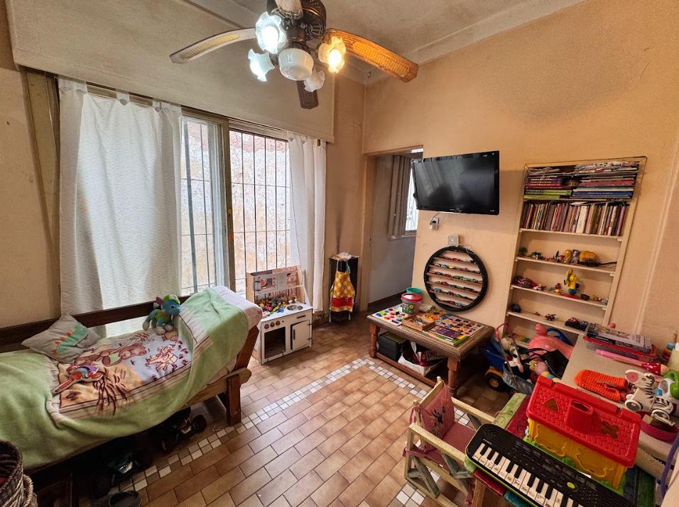Casa 4 Ambientes con Patio, Cochera y Jardin en Venta 3