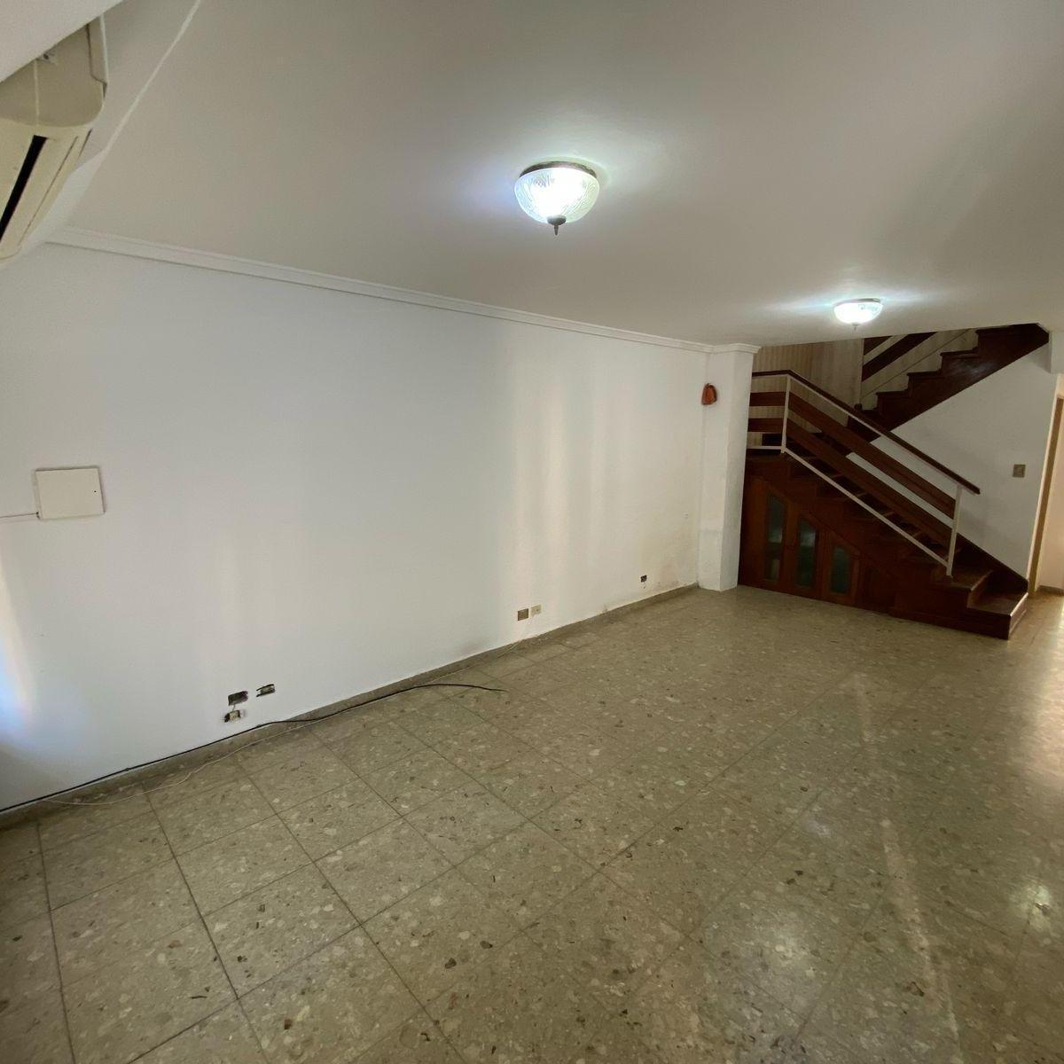 Casa Tipo Duplex 4 Ambientes con Cochera y Jardin en Venta 1
