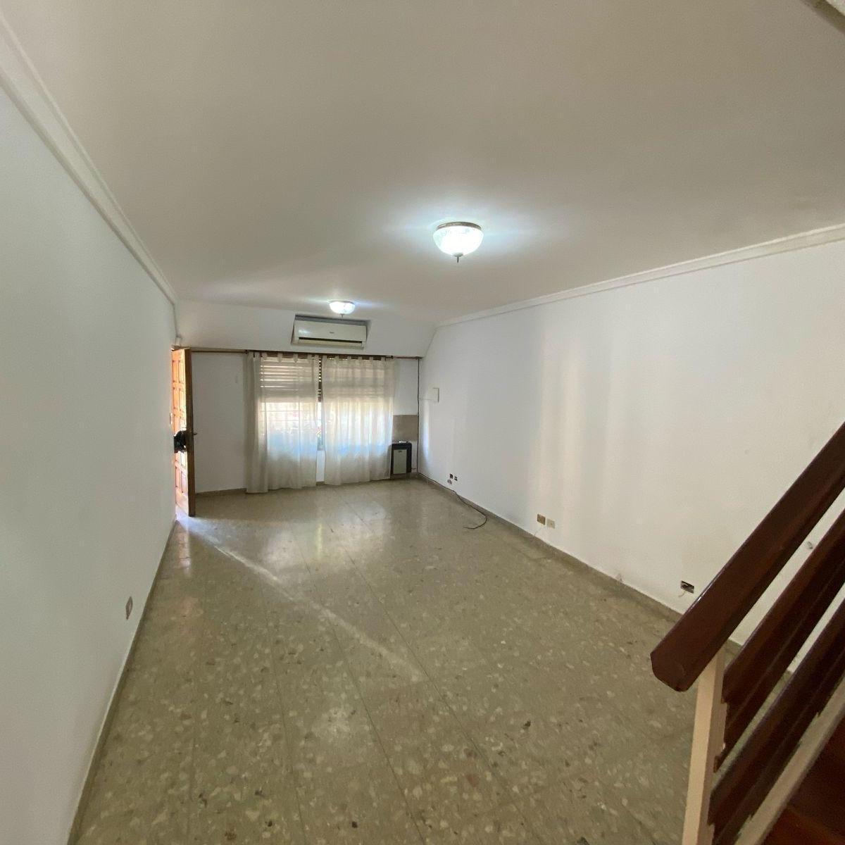 Casa Tipo Duplex 4 Ambientes con Cochera y Jardin en Venta 4