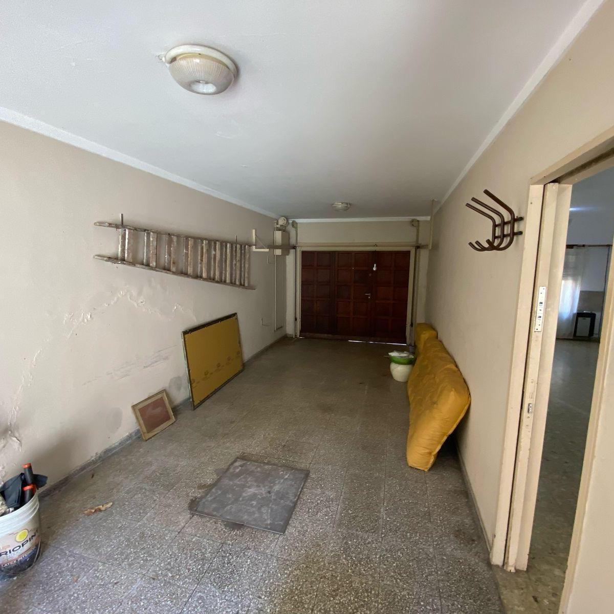Casa Tipo Duplex 4 Ambientes con Cochera y Jardin en Venta 2