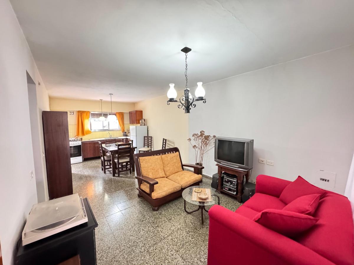 Casa 5 Ambientes con Jardin, Cochera Cubierta y Patio en Venta