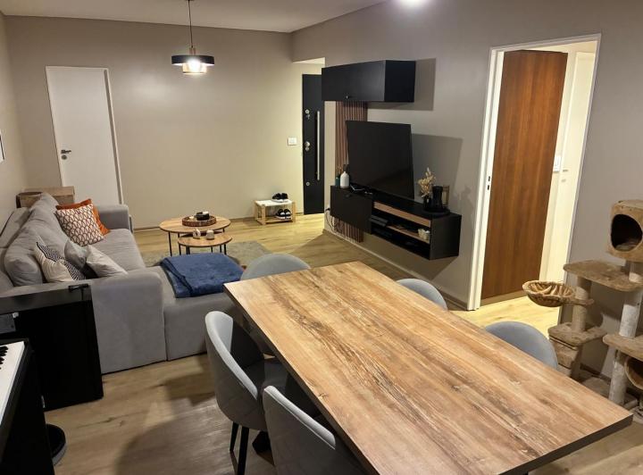 Departamento 3 Ambientes Moderno con Balcon y Cochera Cubierta en Venta 2
