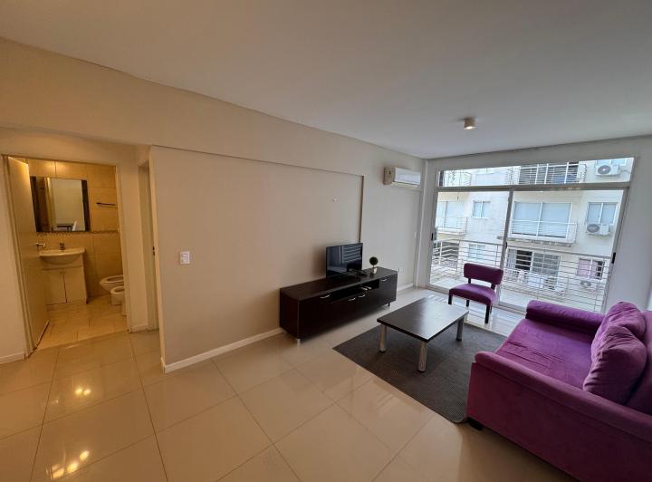 Departamento Moderno 2 Ambientes con Balcon y Cochera Amoblado en Alquiler 3