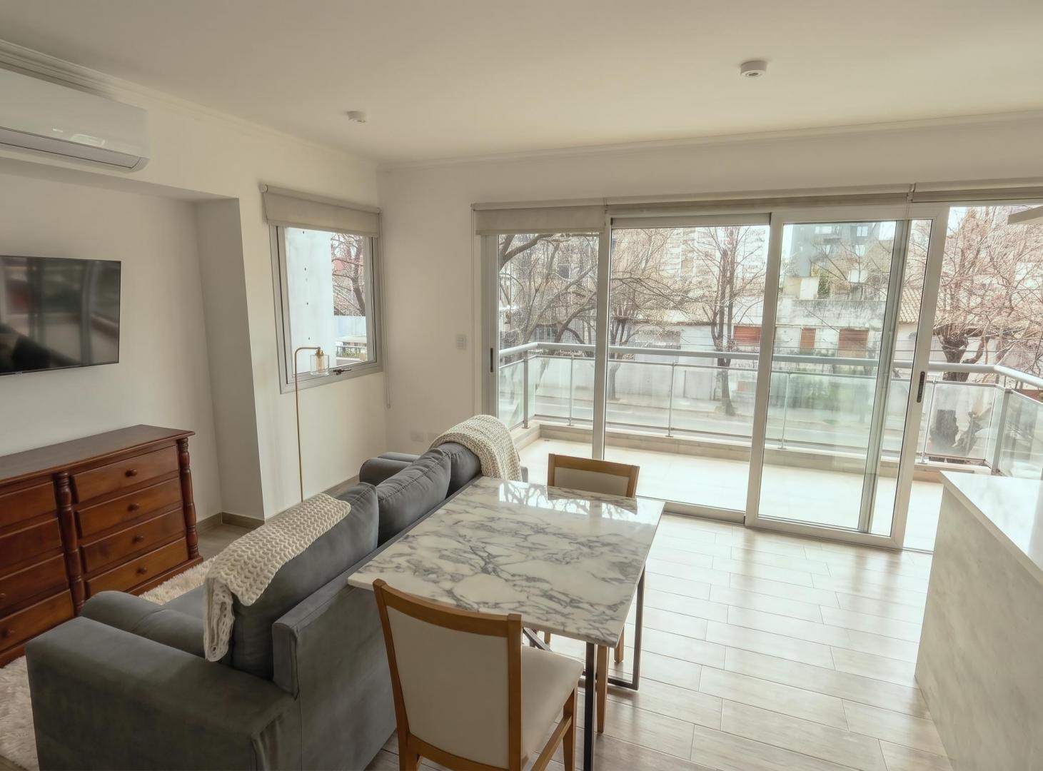 Semipiso 2 Ambientes con Balcón y Cochera Cubierta en Venta