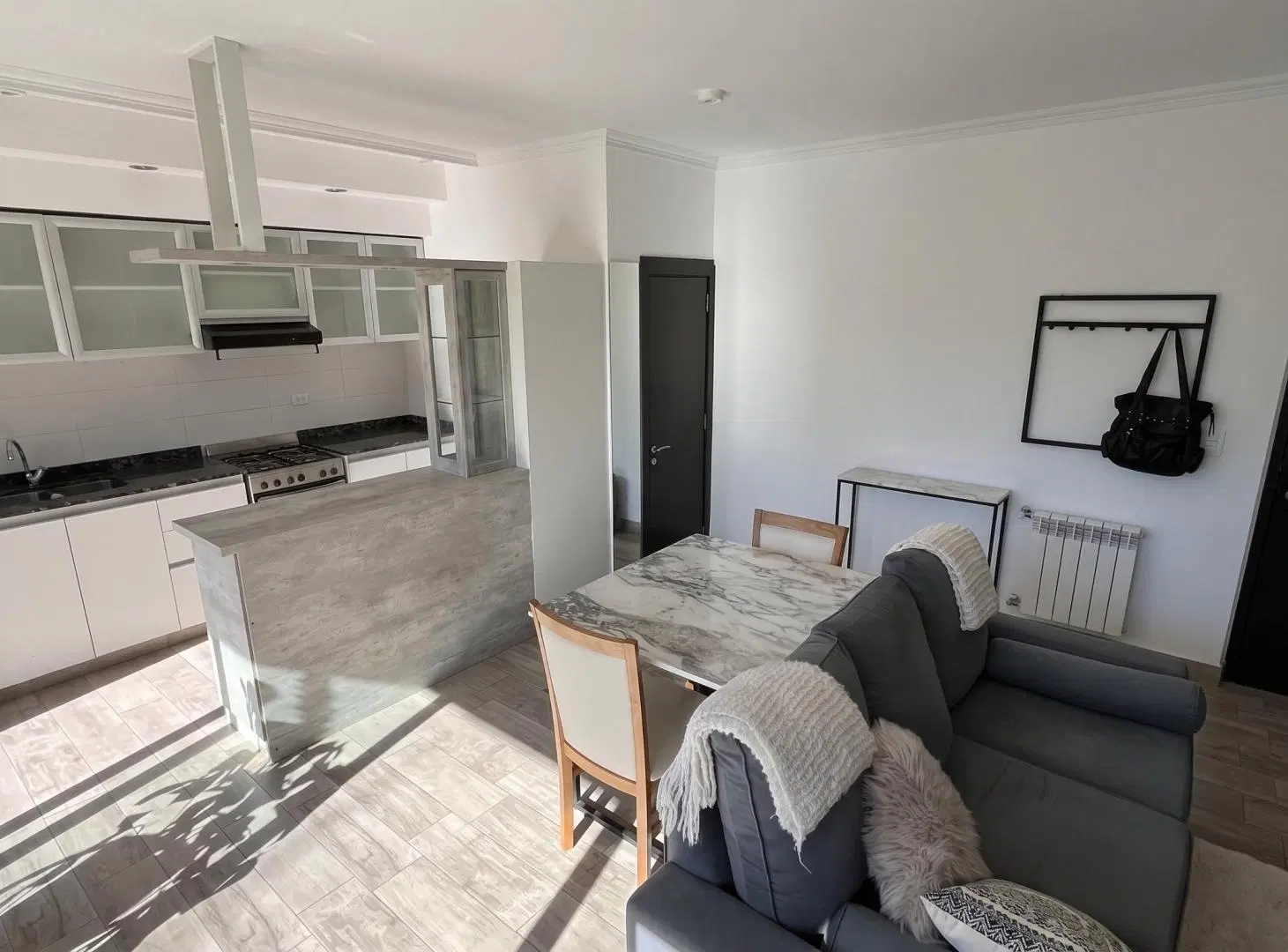 Semipiso 2 Ambientes con Balcón y Cochera Cubierta en Venta 2