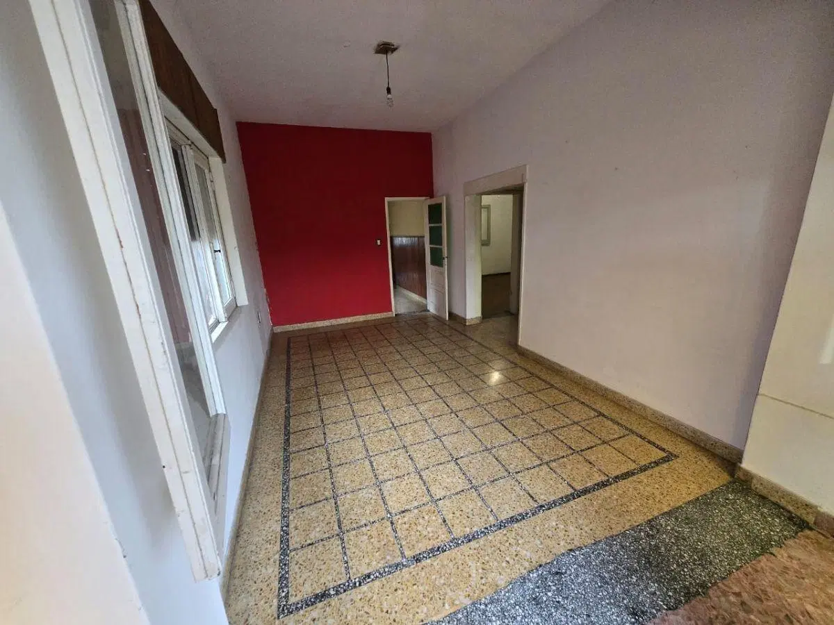 Casa 4 Ambientes con Cochera Cubierta y Amplio Jardin en Venta 5