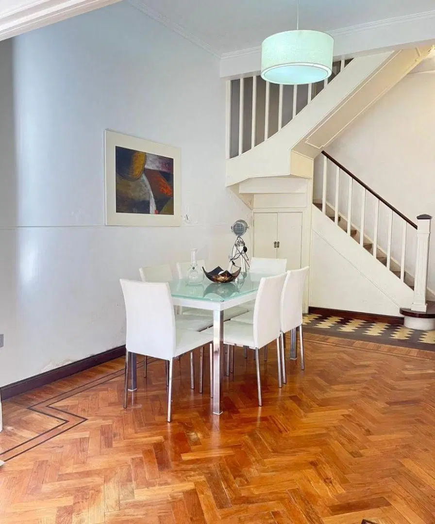 Oportunidad, casa 4 ambientes con 2 cocheras zona Plaza Conesa 5