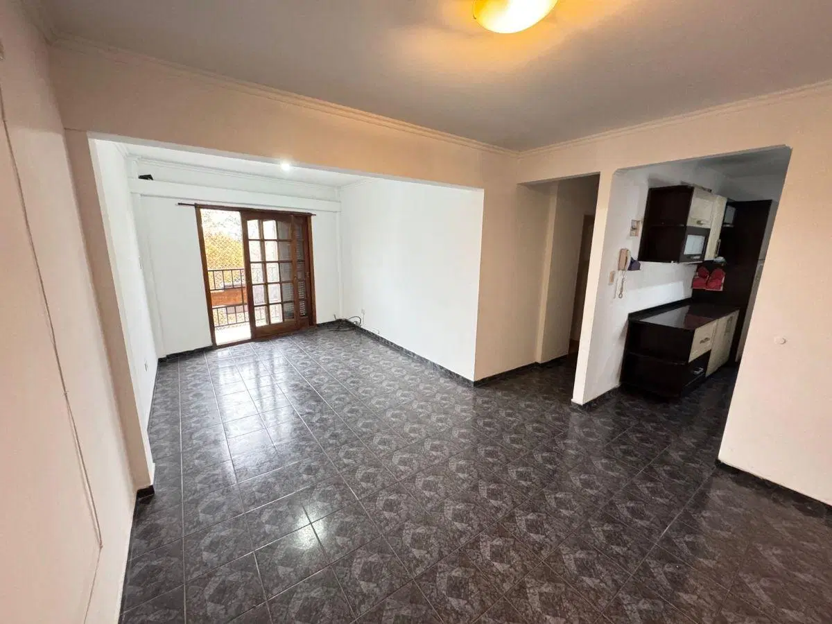 Departamento 3 Ambientes Con Cochera y Balcon al Frente en Venta 3
