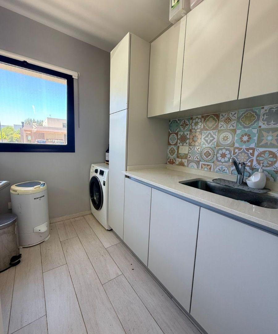 Foto de Oportunidad, casa en venta 4 ambientes con pileta, barrio cerrado La, imagen 3