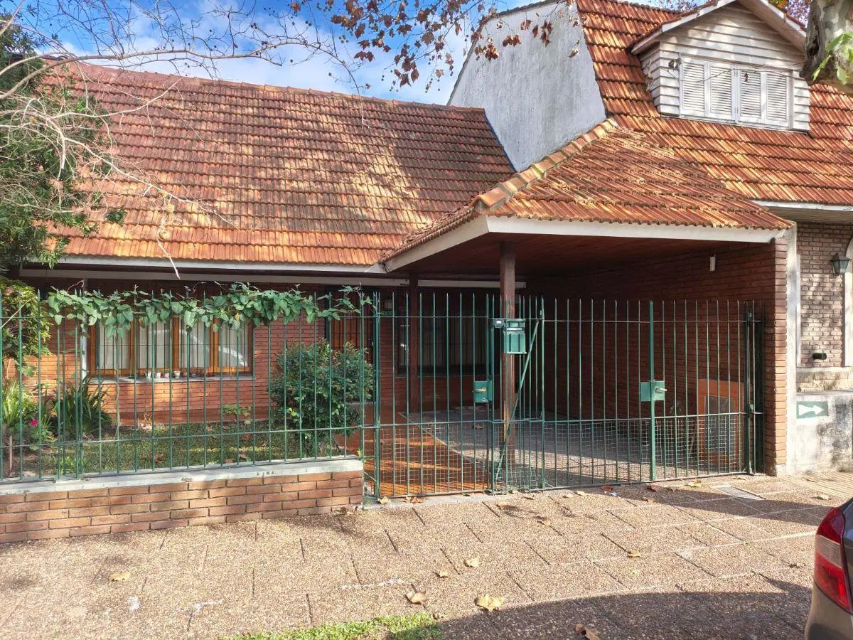 Oportunidad, casa en venta 5 ambientes en Quilmes Centro con cochera, habitacion en suite 2