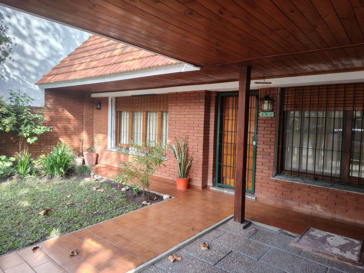 Oportunidad, casa en venta 5 ambientes en Quilmes Centro con cochera, habitacion en suite