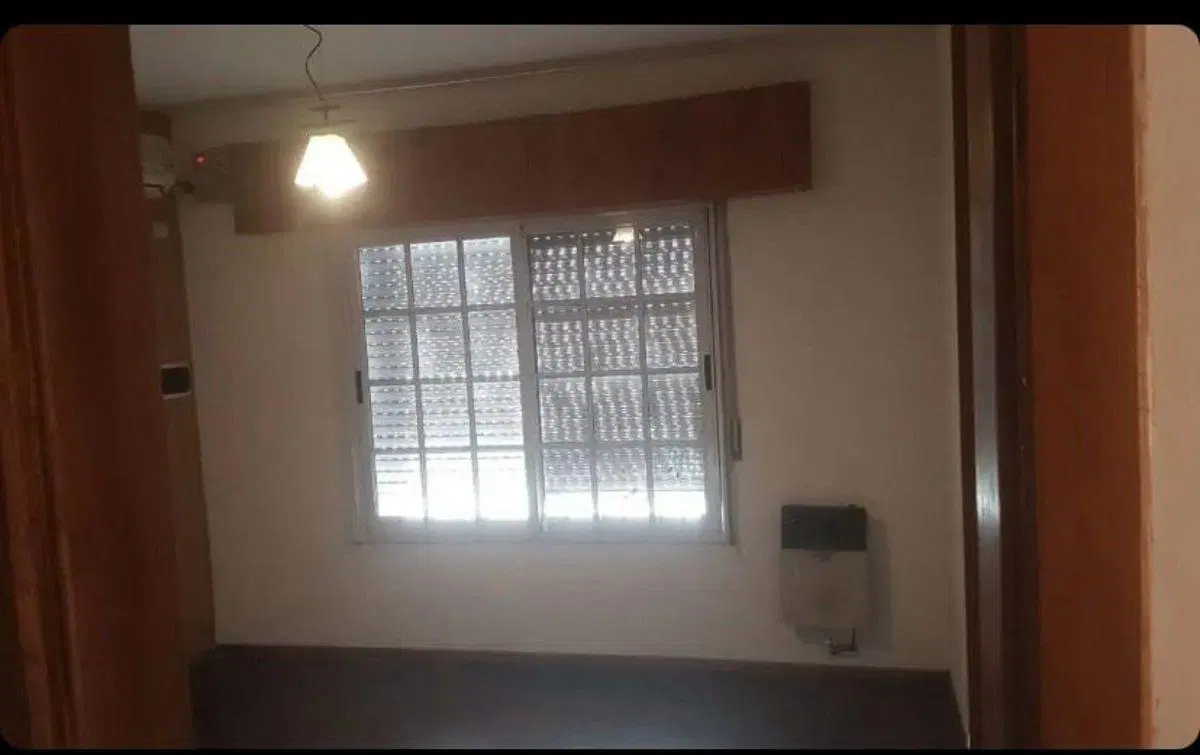 Casa de 200mts con 2 dormitorios , 2 baños y porton automatico 5