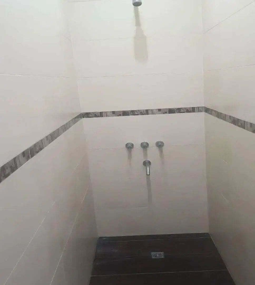 Casa de 200mts con 2 dormitorios , 2 baños y porton automatico 3