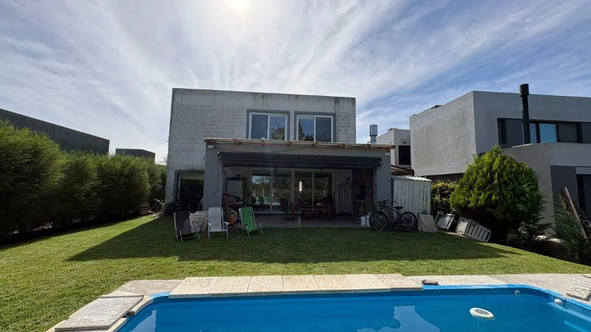 OPORTUNIDAD, CASA 4 AMBIENTES BARRIO CERRADO LA RESERVA BERAZATEGUI , FINANCIACION PRIVADA 5