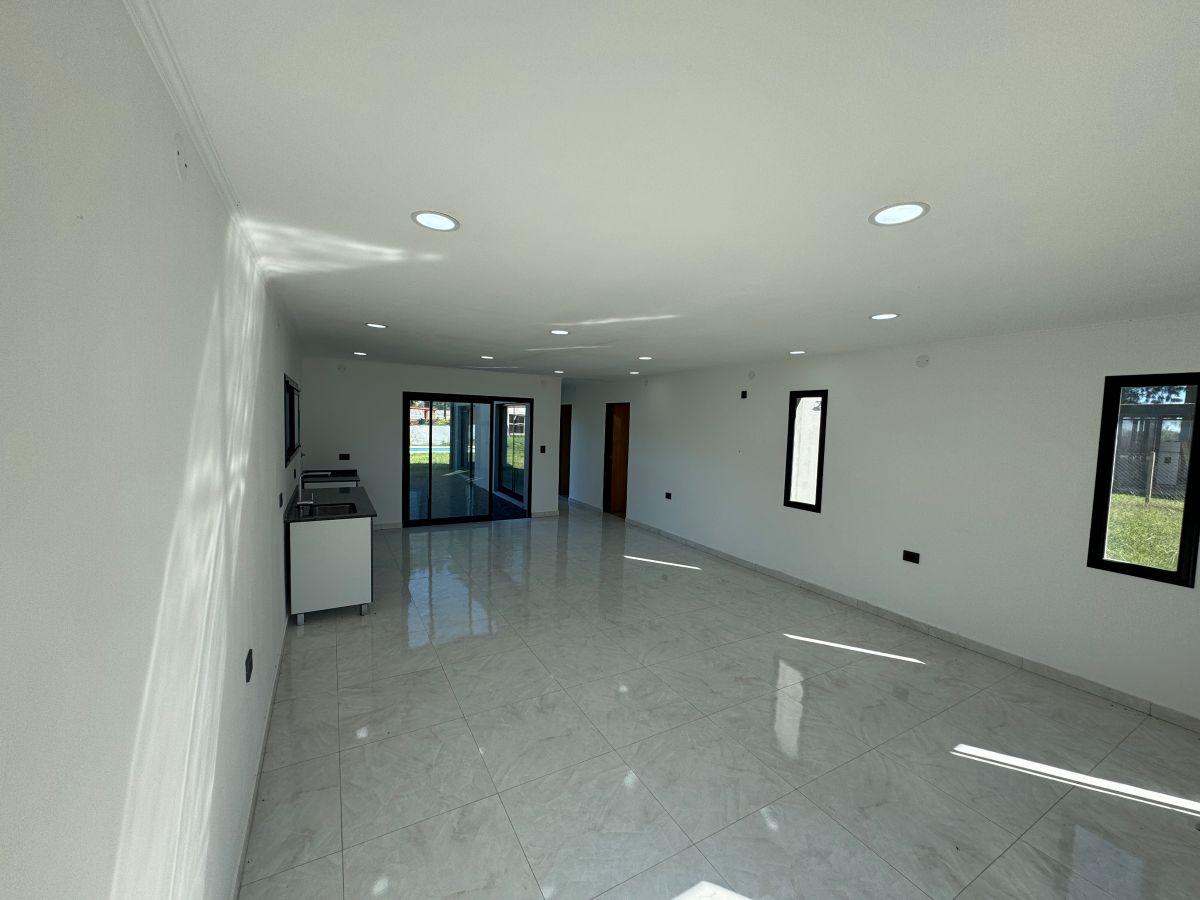 Foto de Casa 3 Ambientes 2 Baños Vestidor Pileta en Barrio San Jose, imagen 2