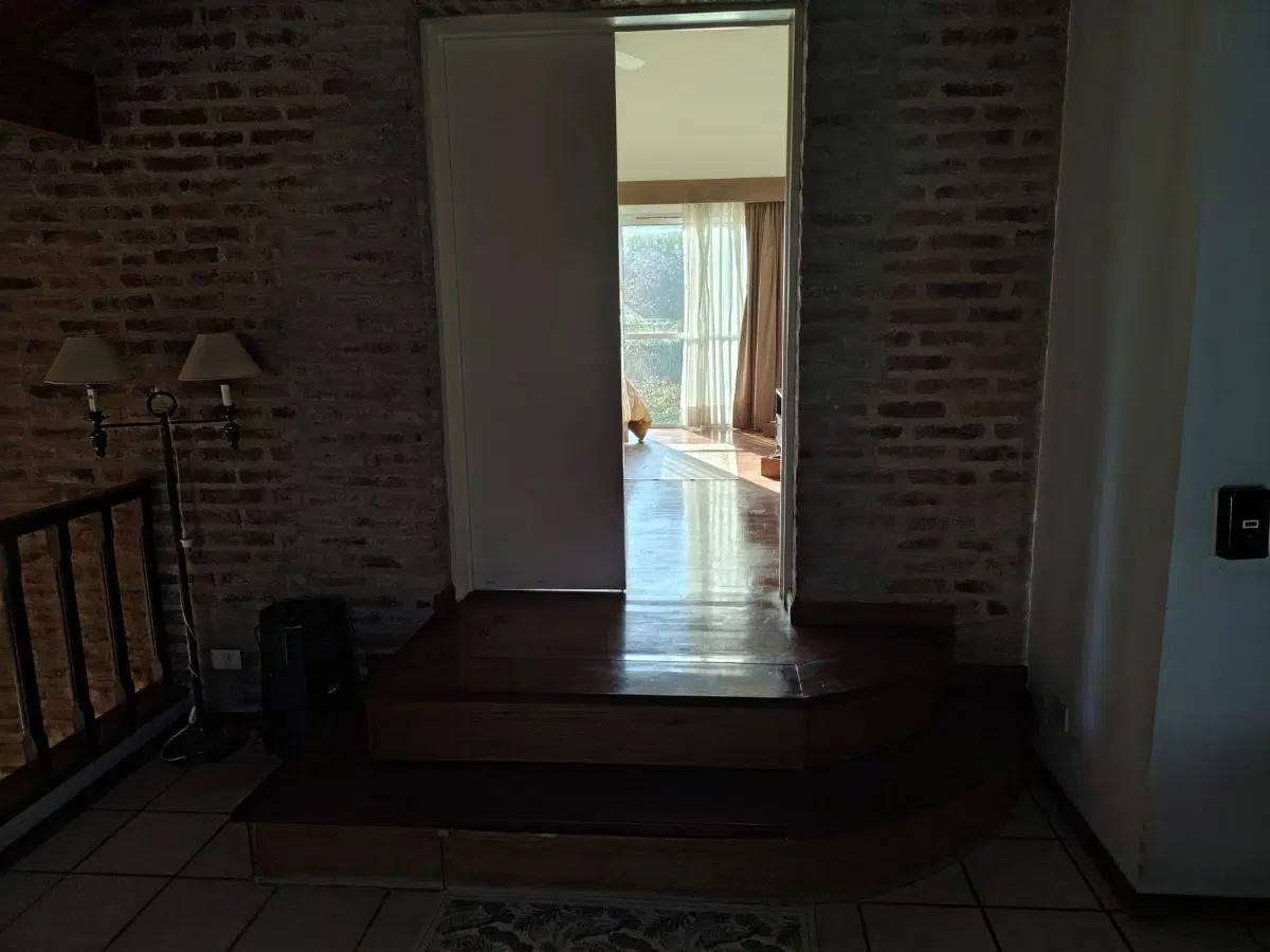 OPORTUNIDAD, CASA EN VENTA 4 AMBIENTES CON PILETA 4