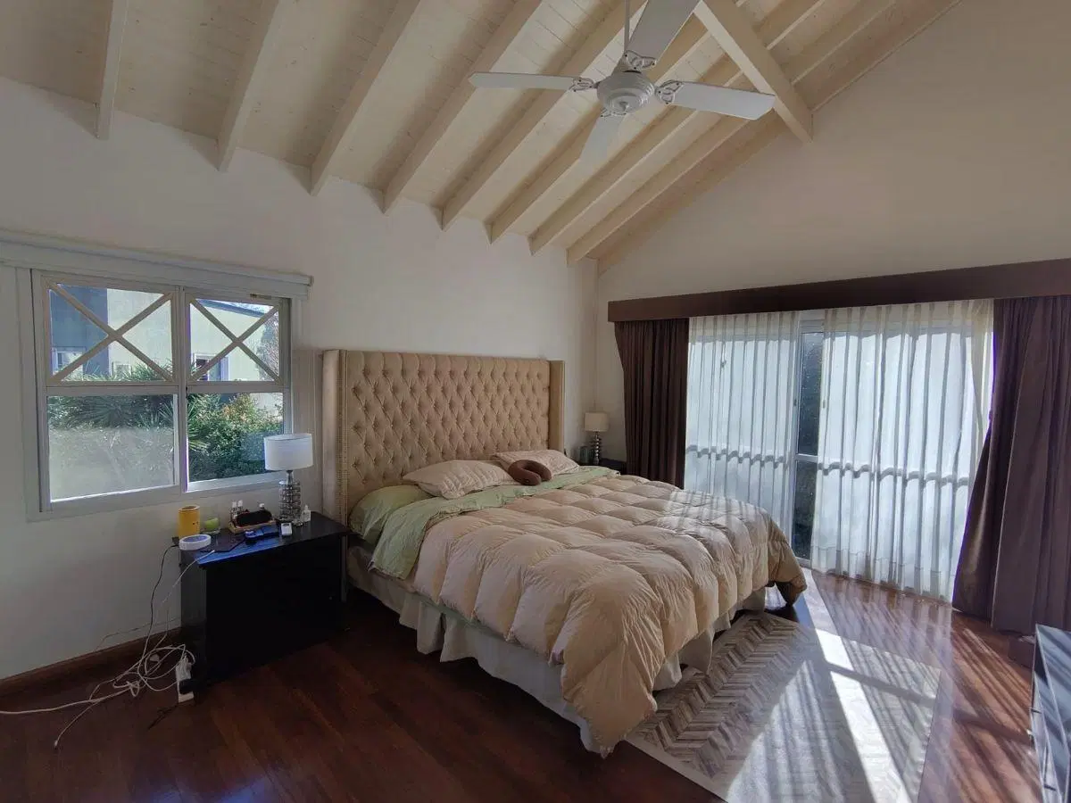 OPORTUNIDAD, CASA EN VENTA 4 AMBIENTES CON PILETA 5