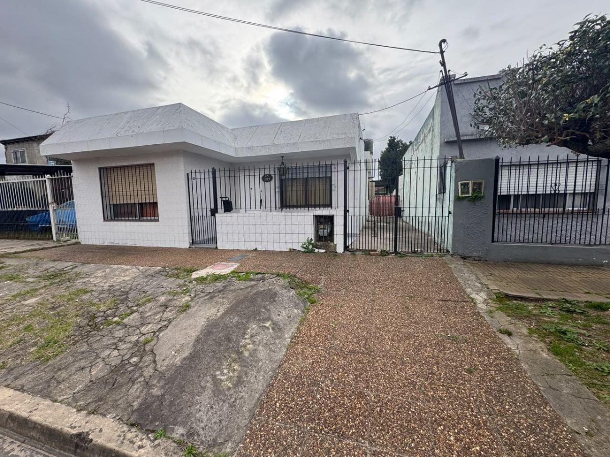 Foto de CASA 3 AMBIENTES CON AMPLIO JARDIN !!, imagen 1
