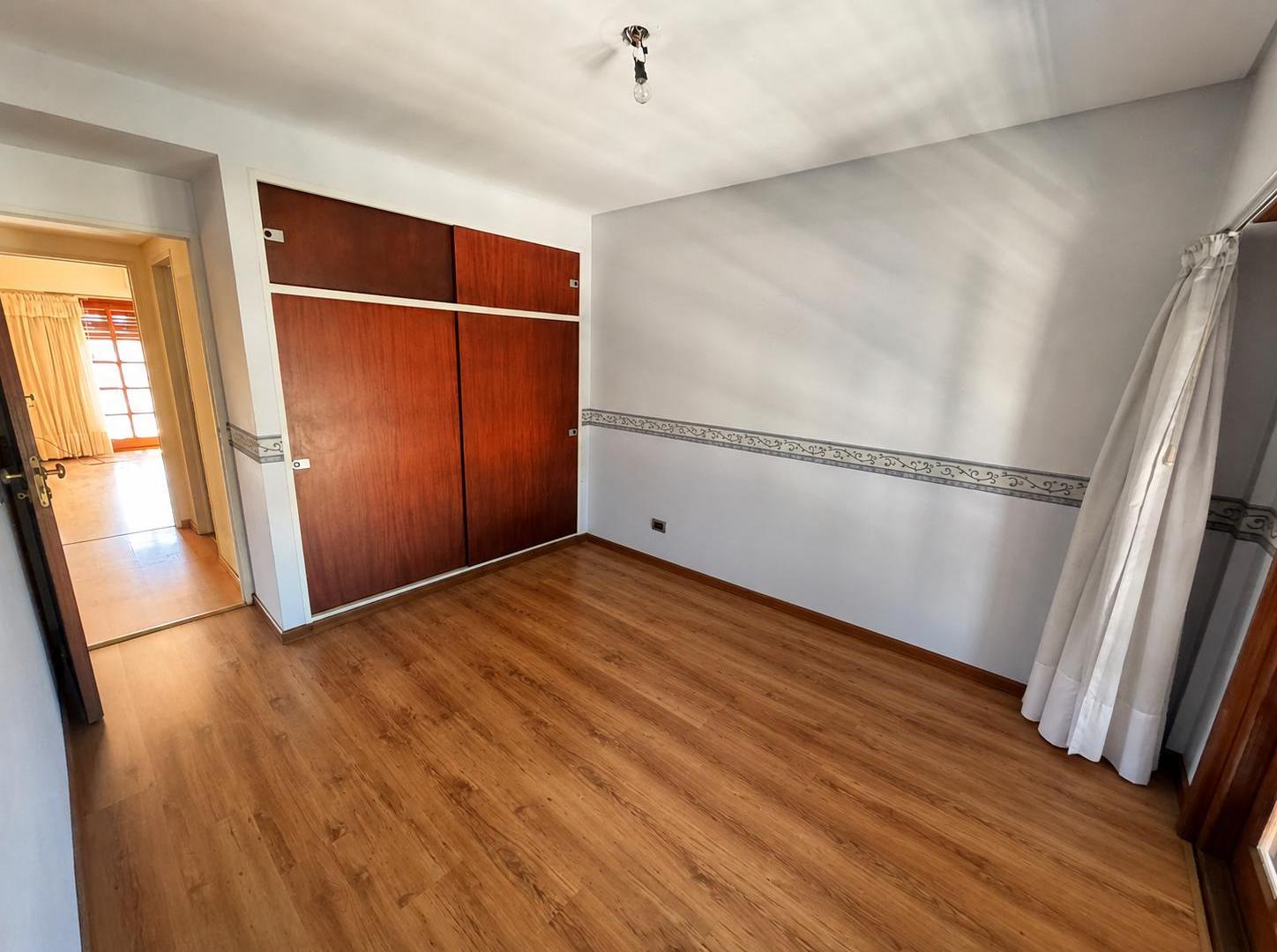 Foto de Piso 4 Ambientes con Balcones, Bauleras y 2 Cocheras Cubiertas en Venta, imagen 5