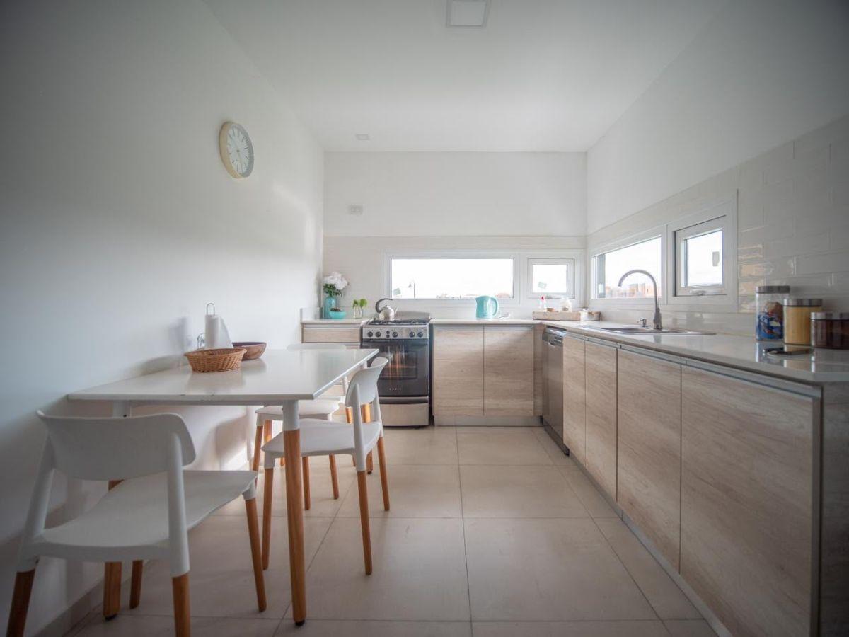 Foto de CASA AMOBLADA 4 AMBIENTES EN ALQUILER, VILLALOBOS, PUEBLOS DEL PLATA, imagen 3